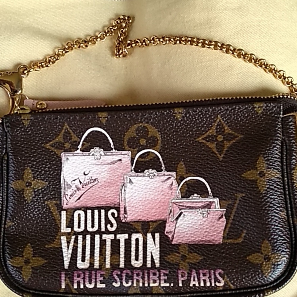 Louis Vuitton mini pochette